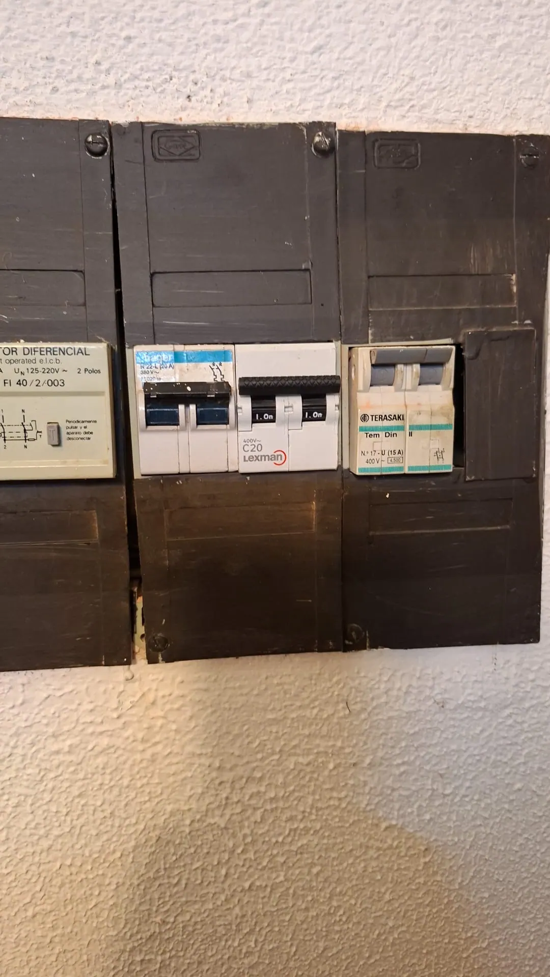 Cuadro eléctrico durante una intervención real de Lampista.me